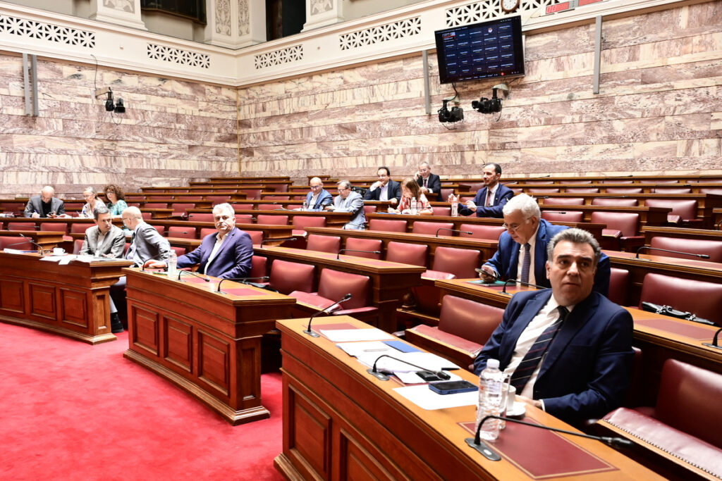 Βουλή: Υπερψηφίστηκε στην αρμόδια επιτροπή το νομοσχέδιο για την ιδιωτική ασφάλιση έναντι φυσικών καταστροφών