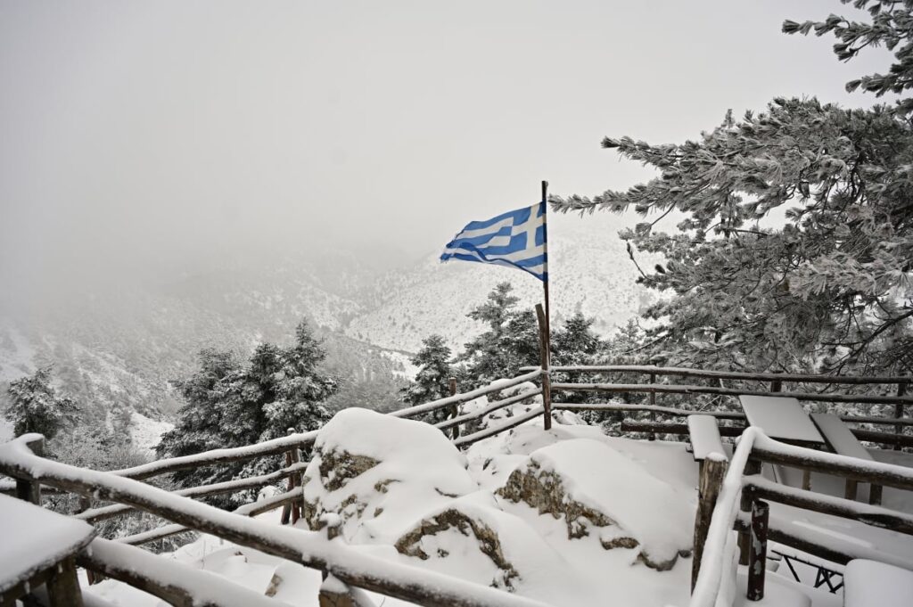 Πώς θα συνεχιστεί η κακοκαιρία Coral με χιόνια και τη Δευτερά – Η πρόγνωση Κολυδά για «κλείσιμο κατάψυξης» και ο καιρός στην Αττική