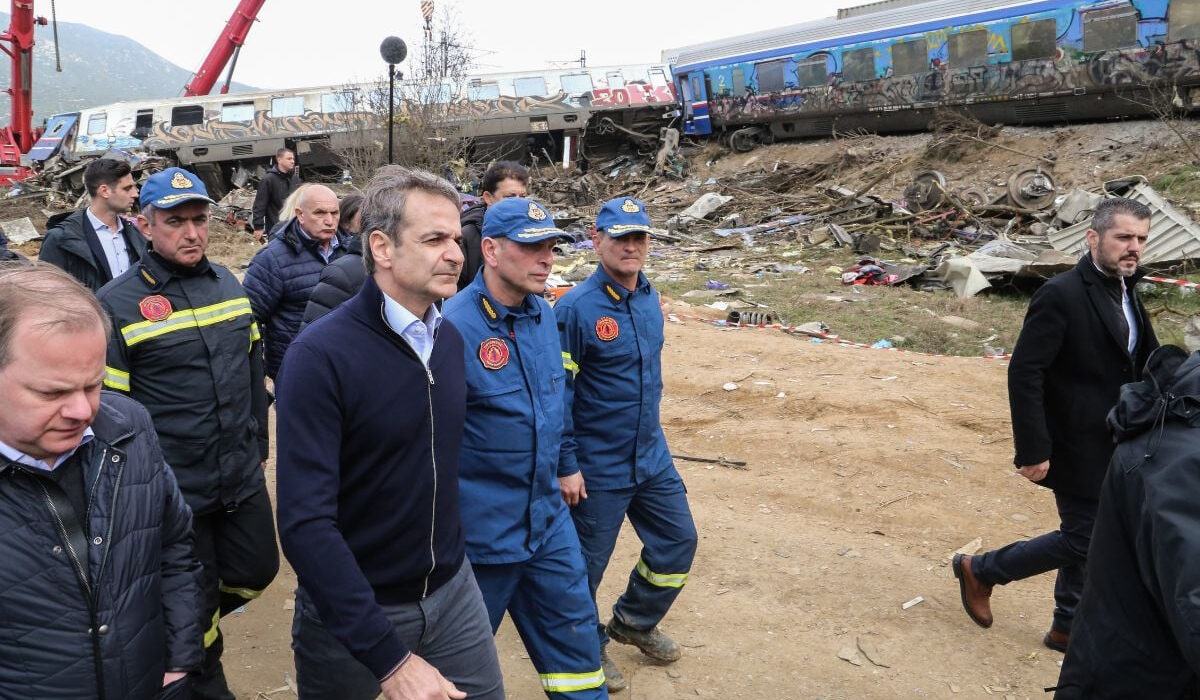 Ο Κ. Μητσοτάκης μετά από πέντε μέρες θυμήθηκε μια «συγγνώμη» για τα Τέμπη