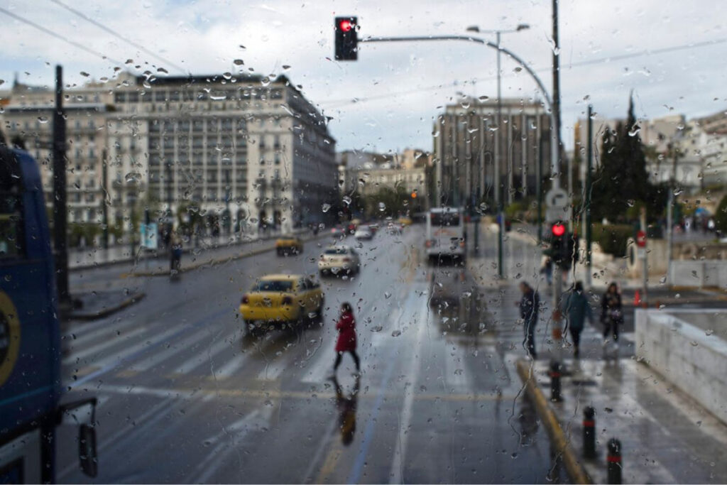 Κακοκαιρία: Φτάνει η ώρα της Αττικής – Χάρτες με τις περιοχές που θα πέσει πολύ νερό