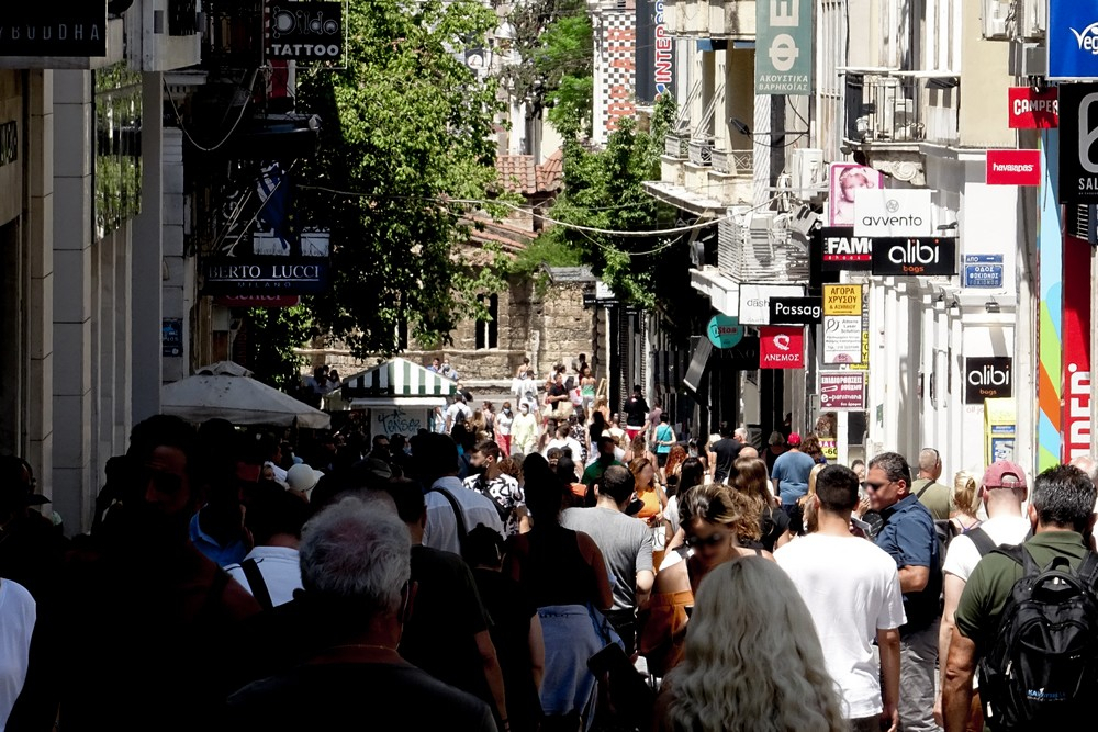 Η κυβέρνηση στέλνει σήμα απολύσεων και περικοπής μισθών- Πρόσχημα ο κορονοϊός