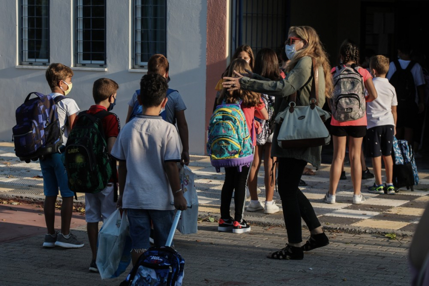 Τριών Ιεραρχών: Επιτρέπεται ο εκκλησιασμός των μαθητών – Η εγκύκλιος