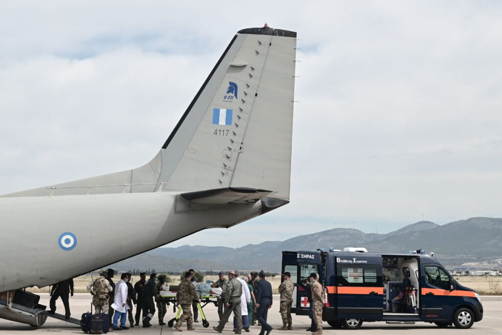 Συγκλονίζει ο Μητροπολίτης του Σουδάν για την «απόδρασή» του: «Μόνο στρατός, σφαίρες και βόμβες στους δρόμους»