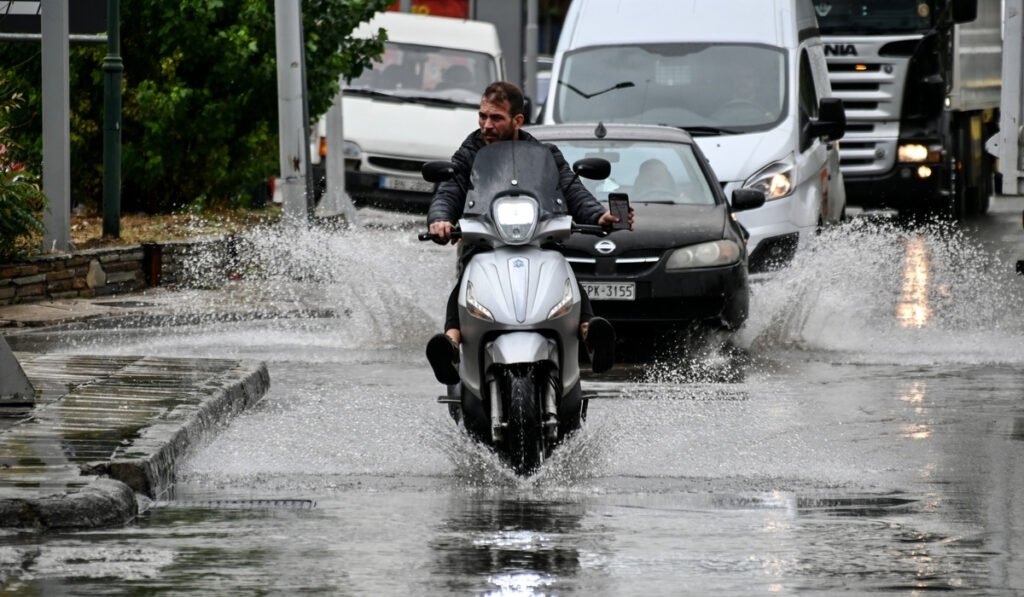 Καιρός: Έρχονται βροχές και καταιγίδες σήμερα – Πού μπορεί να ρίξει χαλάζι