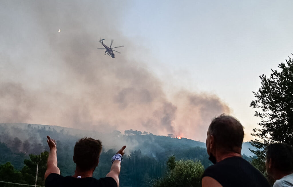 Φωτιά στη Σάμο – Οι φλόγες καίνε σε αγροτοδασική έκταση