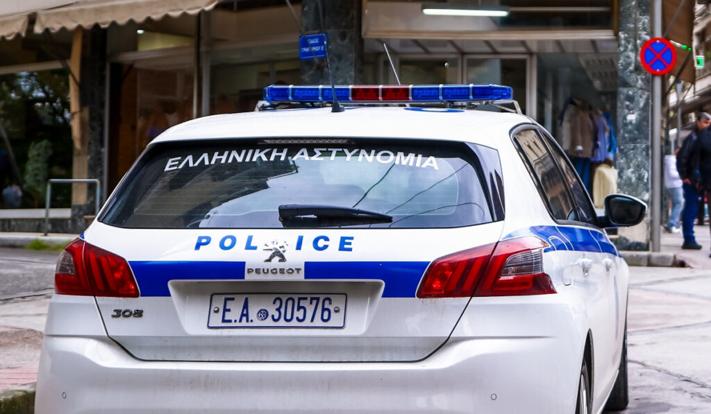 Θρίλερ στα Εξάρχεια: Προσήχθη ο συγκάτοικος του 50χρονου που βρέθηκε νεκρός