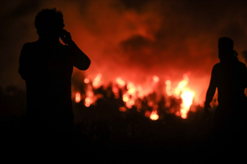 Πύρινη αποκάλυψη στην Εύβοια για τρίτη μέρα: «Θα καούν άνθρωποι» – Δραματική έκκληση