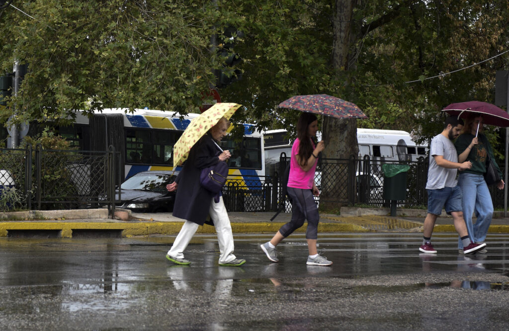 Νέο έκτακτο δελτίο κακοκαιρίας της ΕΜΥ: Ραγδαίες καταιγίδες και κεραυνοί – Οι περιοχές