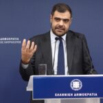 Ο Παύλος Μαρινάκης κατά την ενημέρωση πολιτικών συντακτών