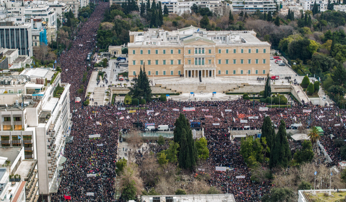 Τέμπη: Χιλιάδες κόσμος στο Σύνταγμα