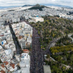 Πανοραμική φωτογραφία με τη συμμετοχή του κόσμου στο συλλαλητήριο για τα Τέμπη στο Σύνταγμα