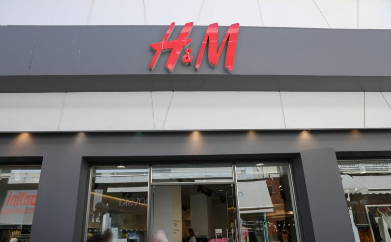 Η H&M θα πουλάει μεταχειρισμένα ρούχα