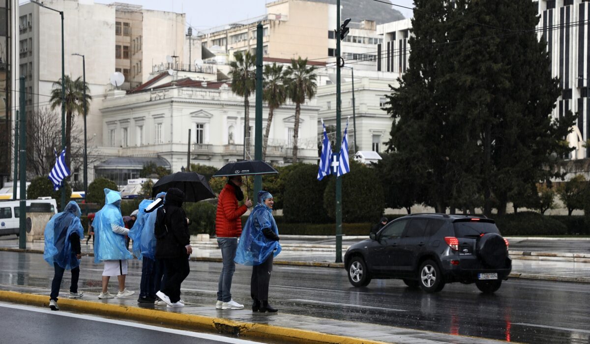 Σάκης Αρναούτογλου