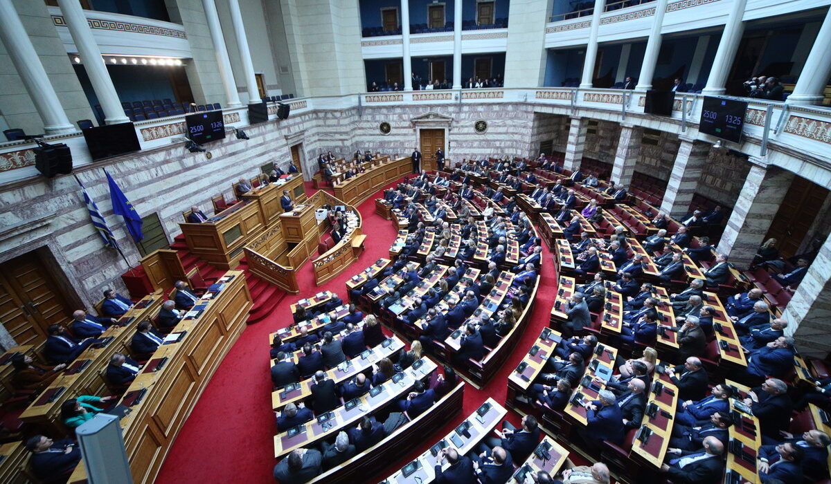 Βουλή: LIVE η συζήτηση για την πρόταση δυσπιστίας