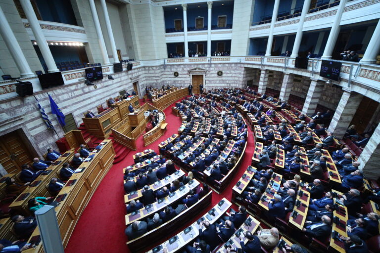 Βουλή: LIVE η συζήτηση για την πρόταση δυσπιστίας