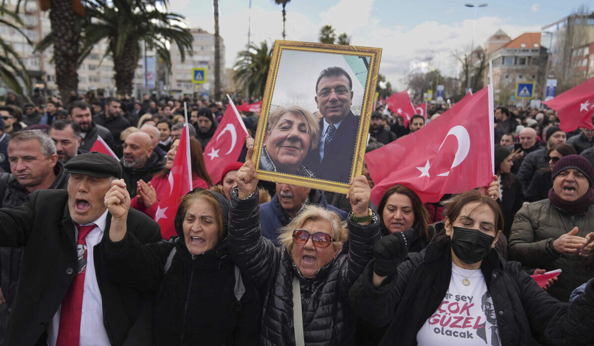 Δήμαρχοι, επιχειρηματίες και τραγουδιστής – Οι 105 που συνελήφθησαν μαζί με τον Ιμάμογλου