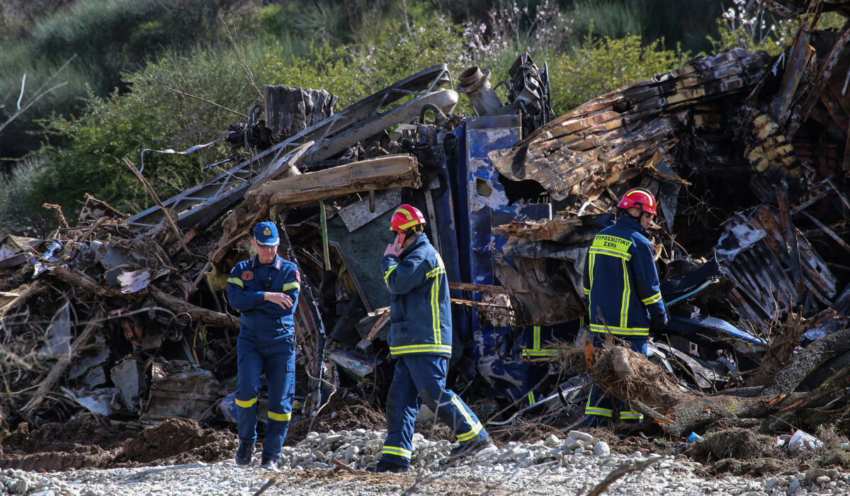 Τέμπη: Κλιμάκιο της Πυροσβεστικής στο Κουλούρι για την εμπορική αμαξοστοιχία