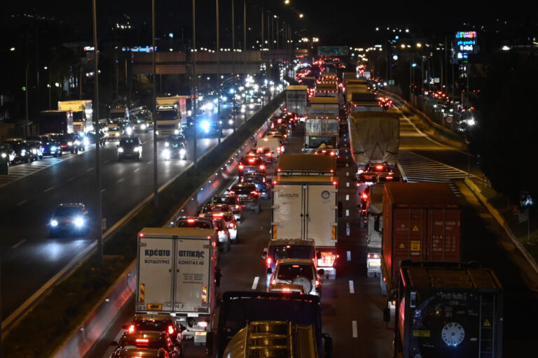 Τροχαίο στην εθνική οδό Αθηνών - Λαμίας, έντονο μποτιλιάρισμα