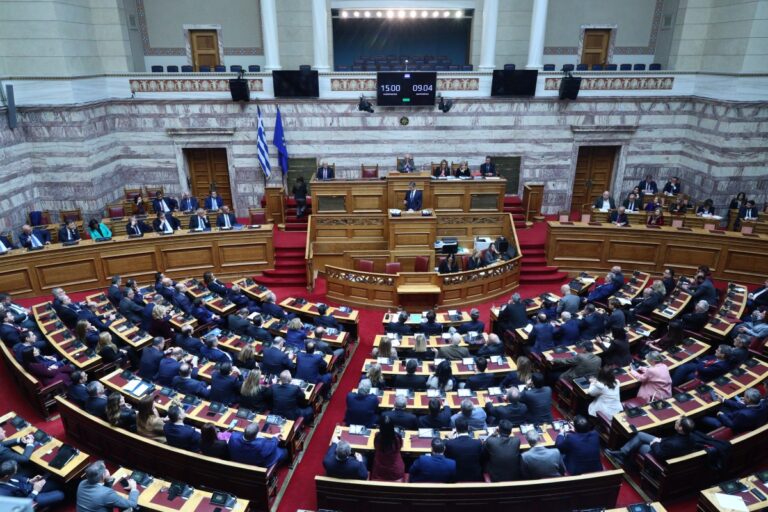 Συζήτηση πολιτικών αρχηγών στη Βουλή για την τραγωδία των Τεμπών