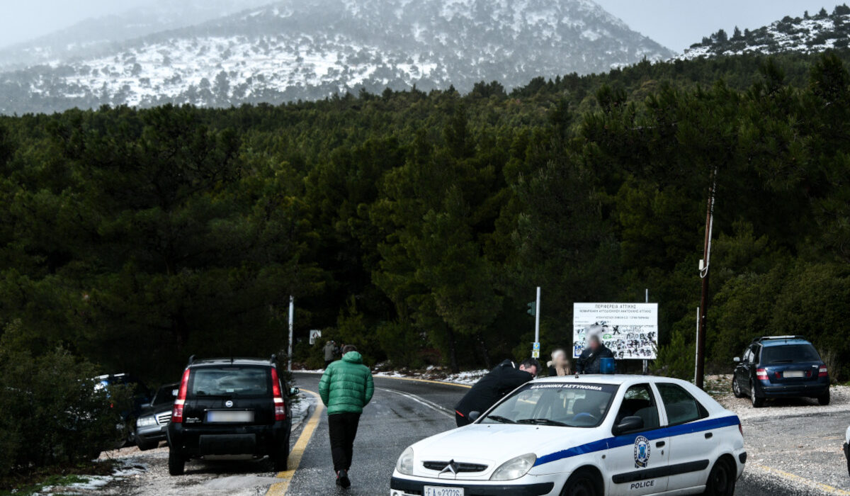 Χιόνια στην Πάρνηθα διακοπή της κυκλοφορίας Αστυνομία